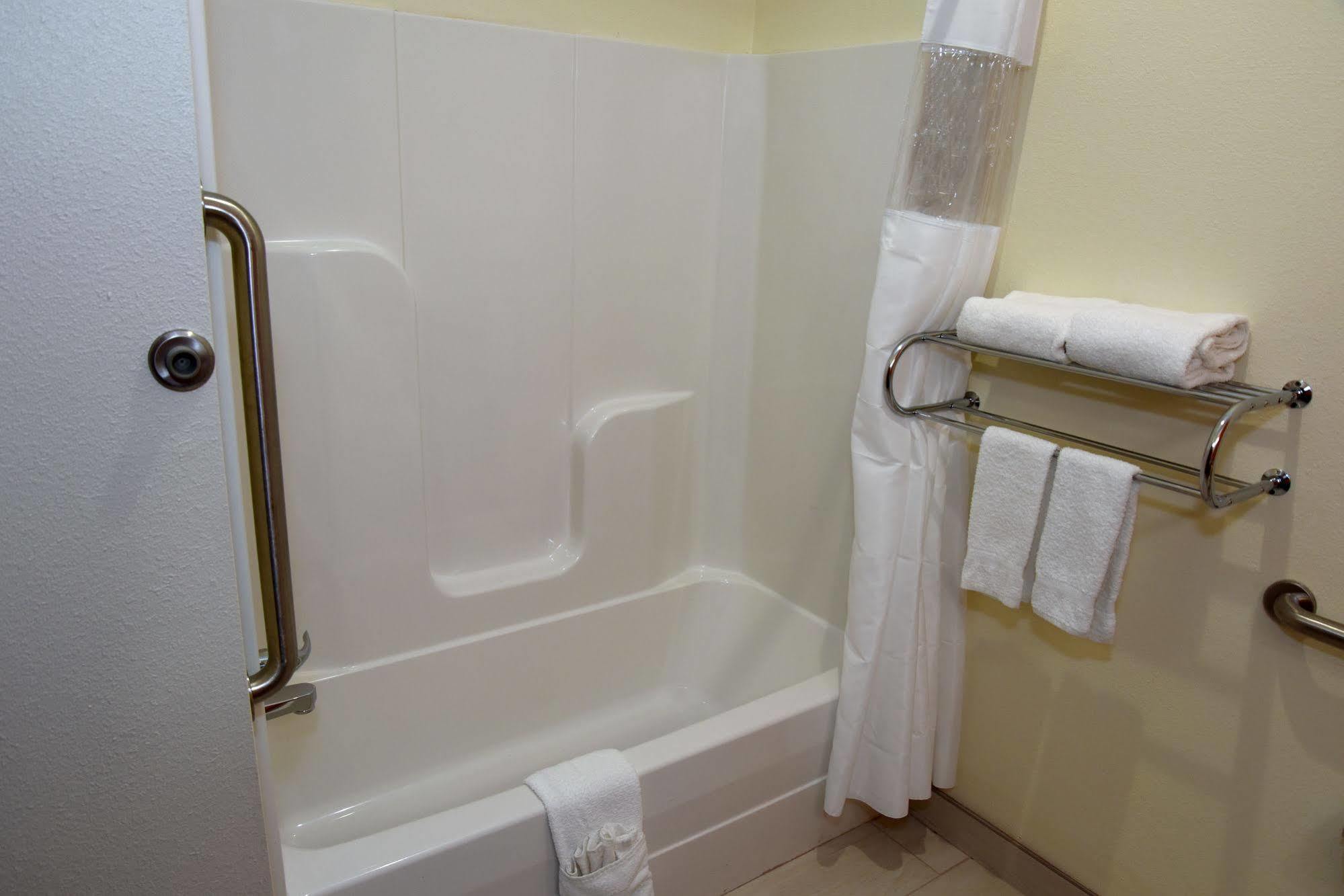 Home Away Kitchen Suites Enid Экстерьер фото