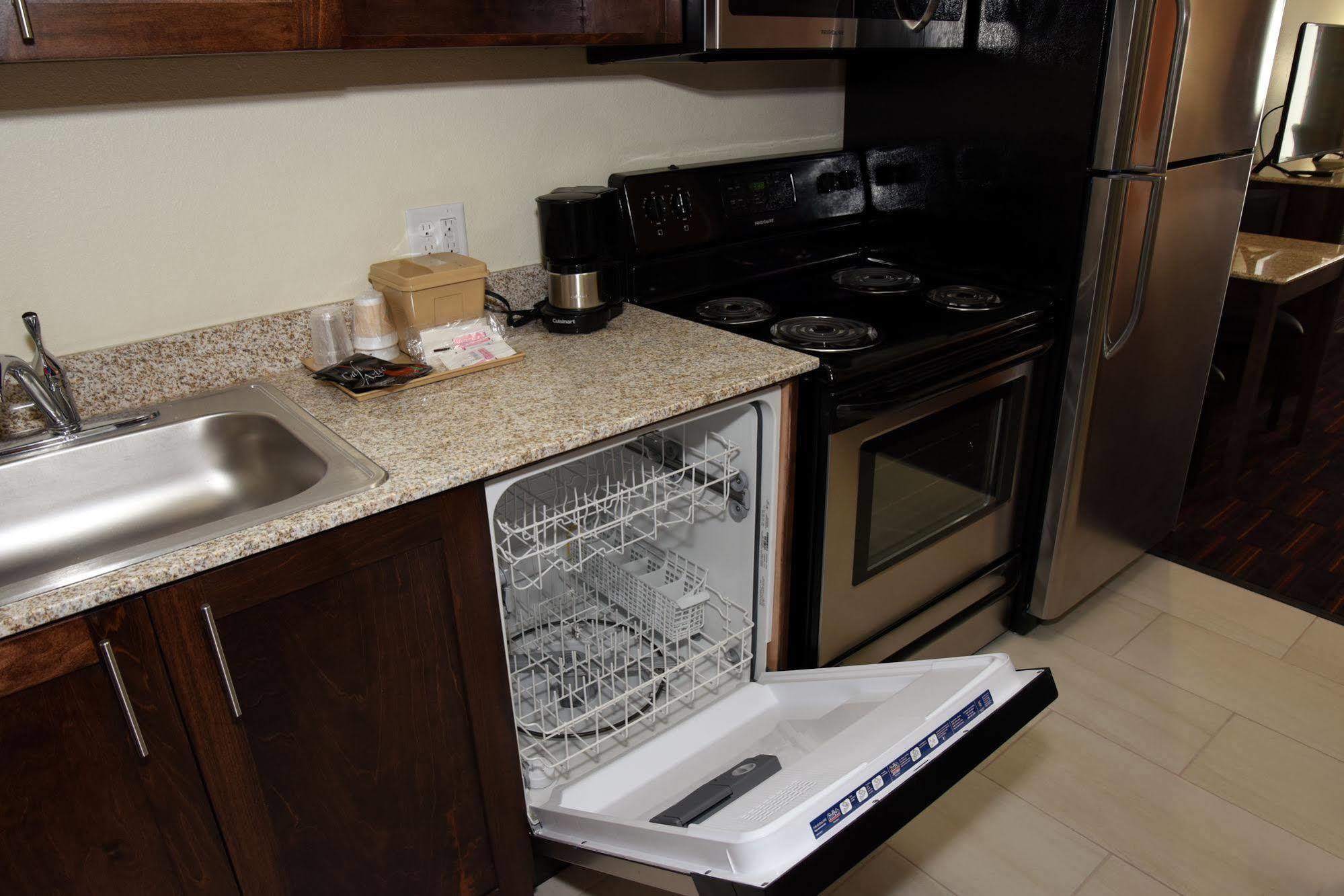 Home Away Kitchen Suites Enid Экстерьер фото